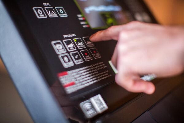 T676 Treadmill - Image 10