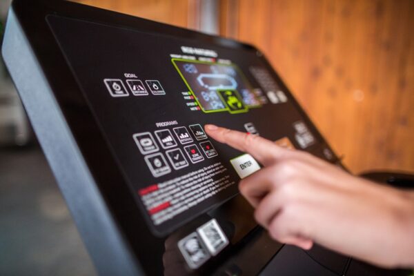 T676 Treadmill - Image 11