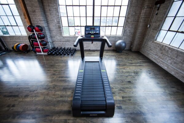 SportsArt G690 Verde Treadmill - Image 10